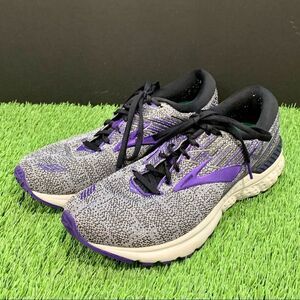 Brooks Adrenaline 19 Women’s Running Shoes. 10